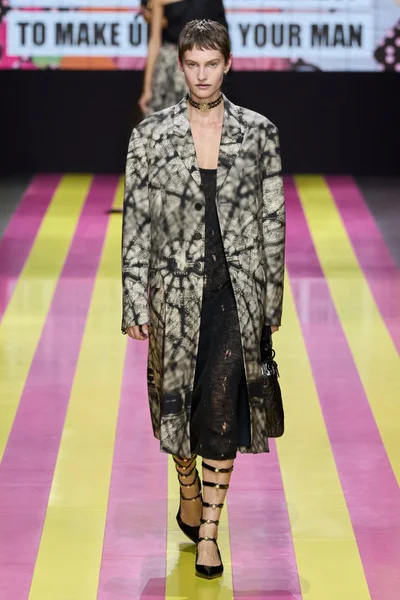 Look 13